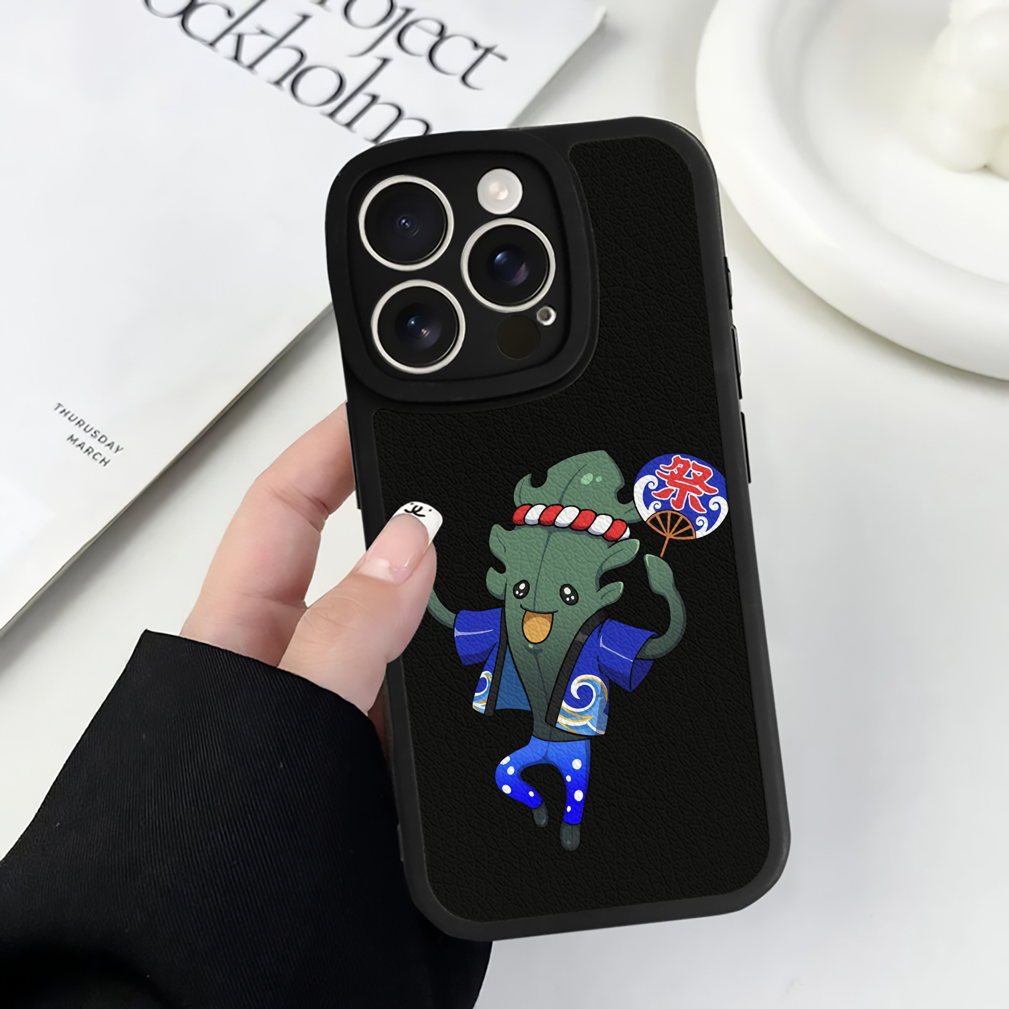 （画像用） 妖怪ウォッチ Yo-kai Watch 【iPhone 16シリーズ対応】シリコンスマホケース（レザー調） 材質：シリコン